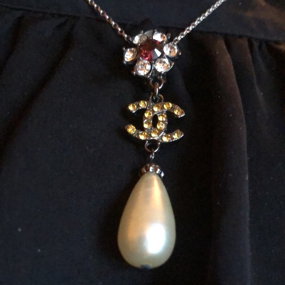 Chanel Faux Diamond Pearl Drop  Clip Silver Tone  Rhinestone Earrings - Picture 2 of 5